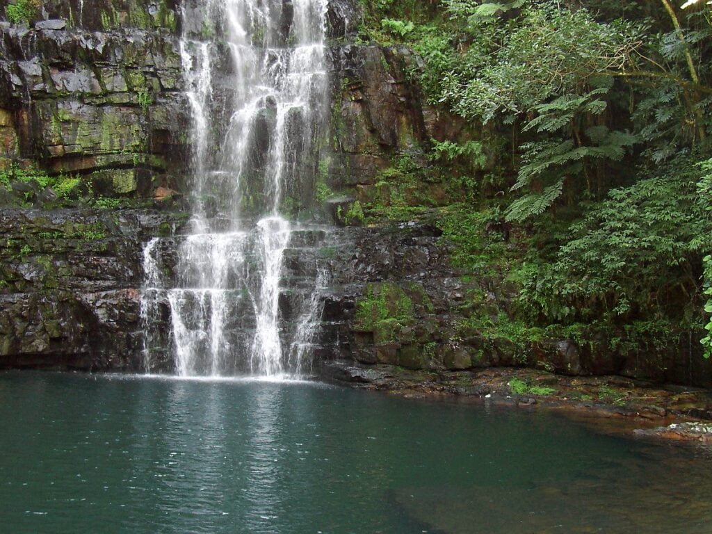 Descubre la belleza natural de Salto Cristal en Paraguarí – ¡Visita y vive la aventura!