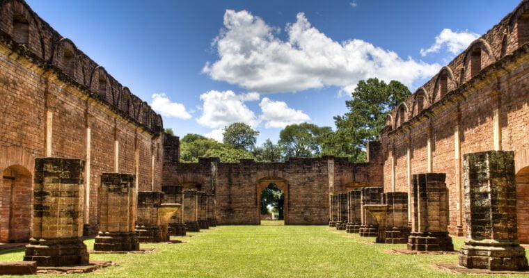 Descubre la historia y la belleza de las Ruinas Jesuíticas en América Latina