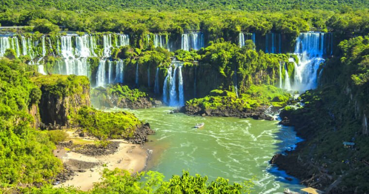 Descubre la maravilla natural de Parque Nacional Iguazú en la frontera de Paraguay